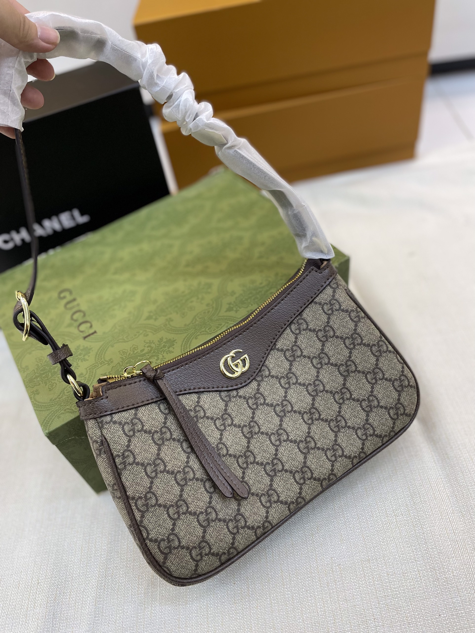 Túi Xách Gucci Ophidia GG Super Canvas Shoulder In Brow Gold Lock Size 24cm